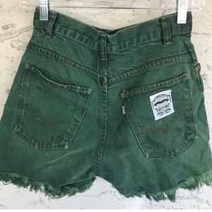 ✨ VINTAGE LEVIS HIGH WAIST SHORTS